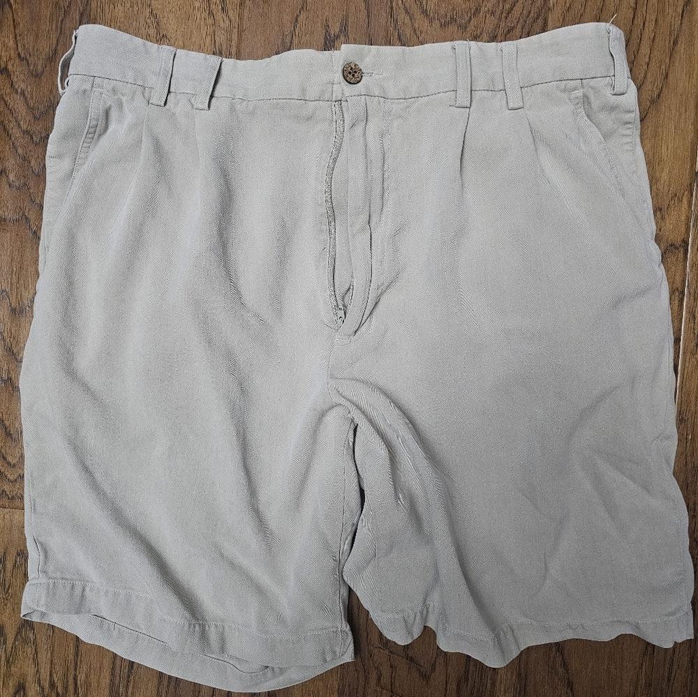 Luau Shorts Mens Sz 36 100% Silk Beige Khaki Pleated Front Pockets Dress Shorts
